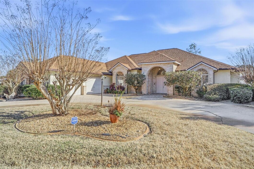 FC315863 108 Barrington Drive